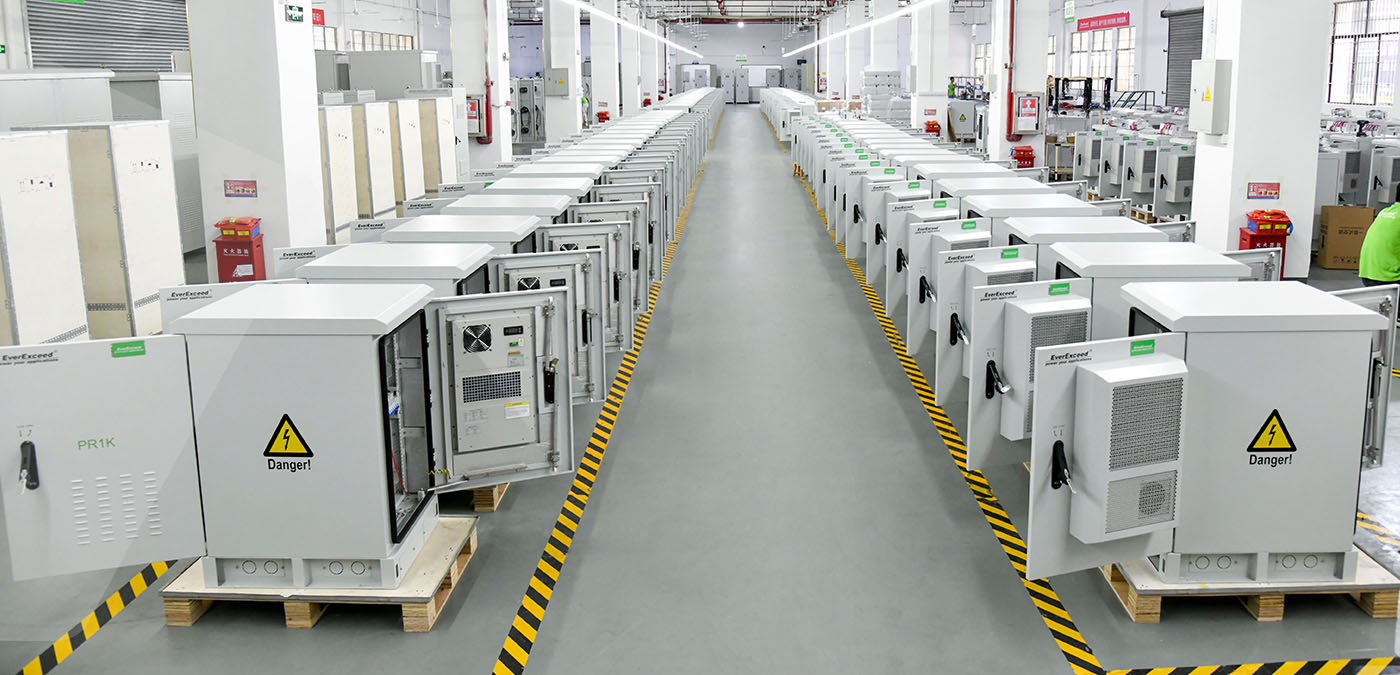 مصدر طاقة خارجي UPS بقوة 1 كيلو فولت أمبير لمعدات المراقبة الحرجة